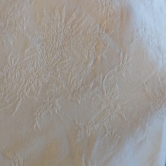 RW&Co lace pattern dainty sleeve white blouse - Picture 2 of 5